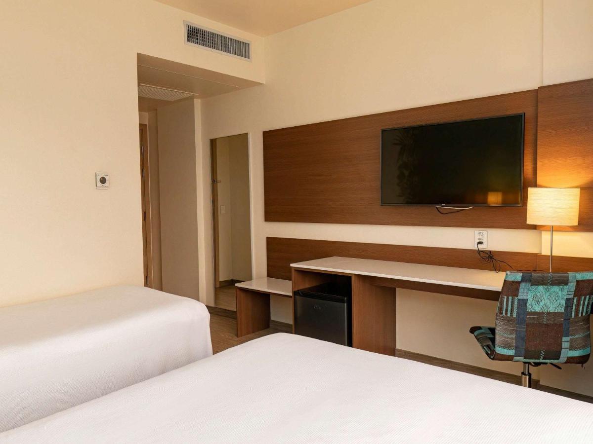 Готель Ibis Styles Curitiba Aeroporto Сан-Жозе-дус-Піняйс Екстер'єр фото
